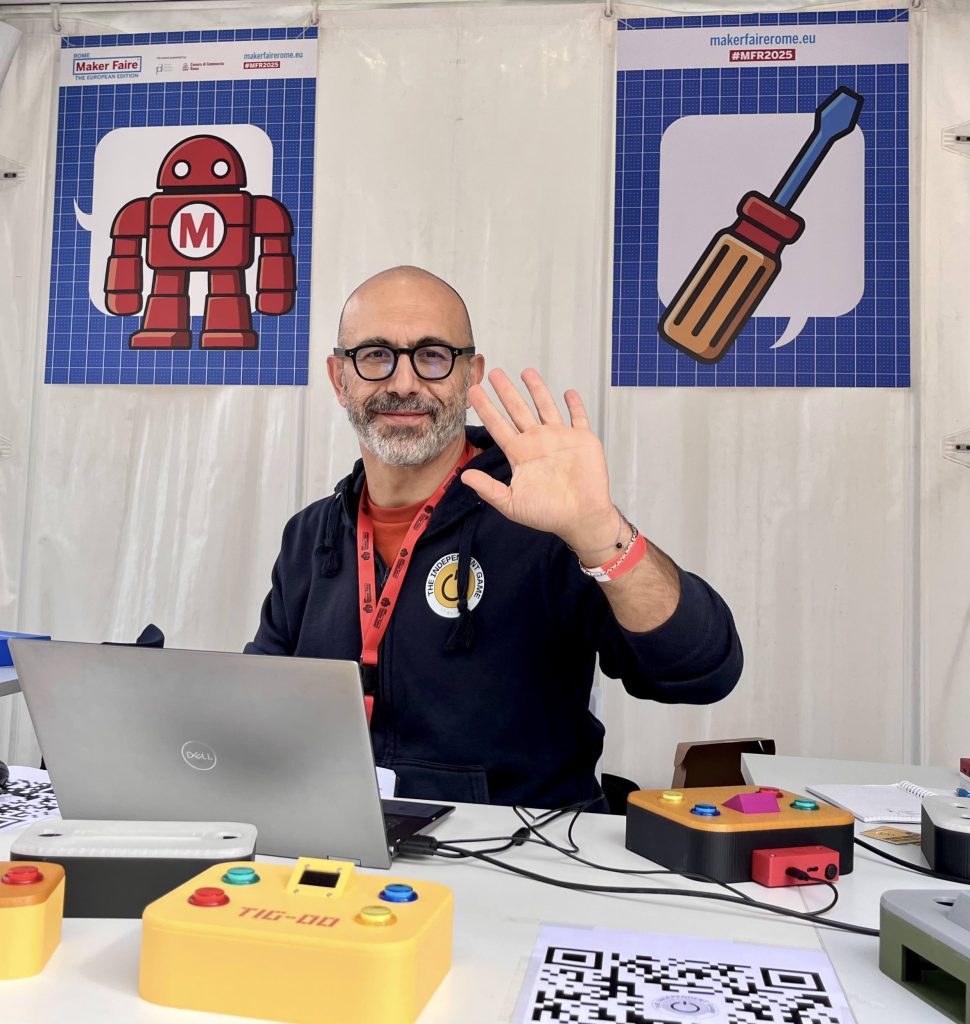 Toto al nostro stand alla Maker Faire 25 al Gazometro di Roma